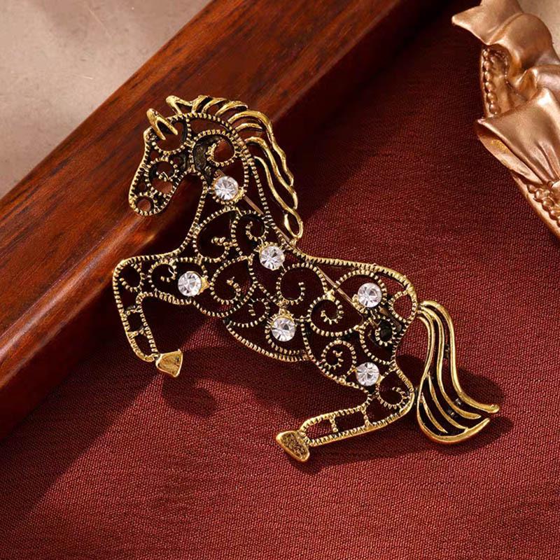 Elegant Zodiac Horse Brooch: High-End Retro Pin for Luxury Fashion Accessories