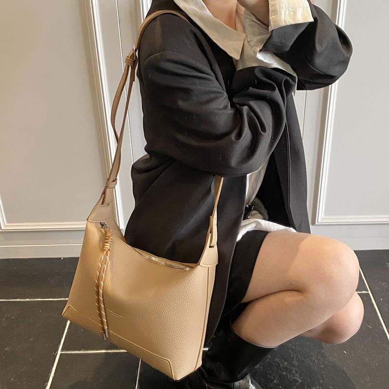 One-shoulder Women's Bag, New Large-capacity Tote Bag, Casual and Fashionable Oblique Span Bag.