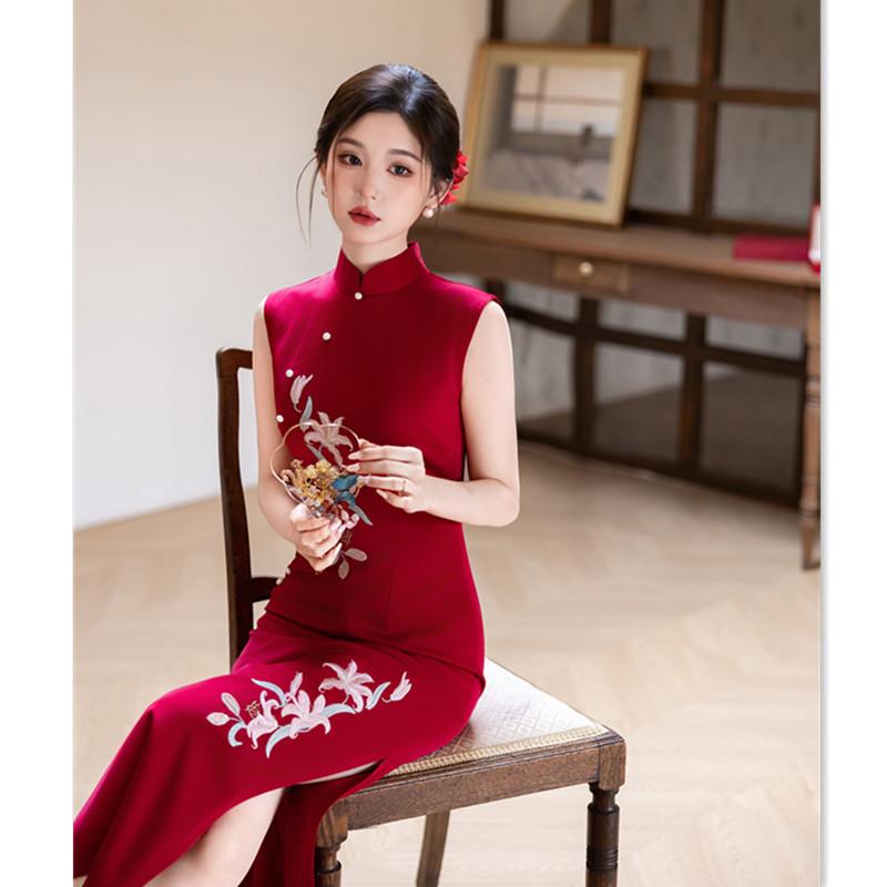 Hong Kong style red sleeveless new Chinese retro cheongsam women's spring and summer new imitation acetic acid embroidery wedding banquet old Shanghai