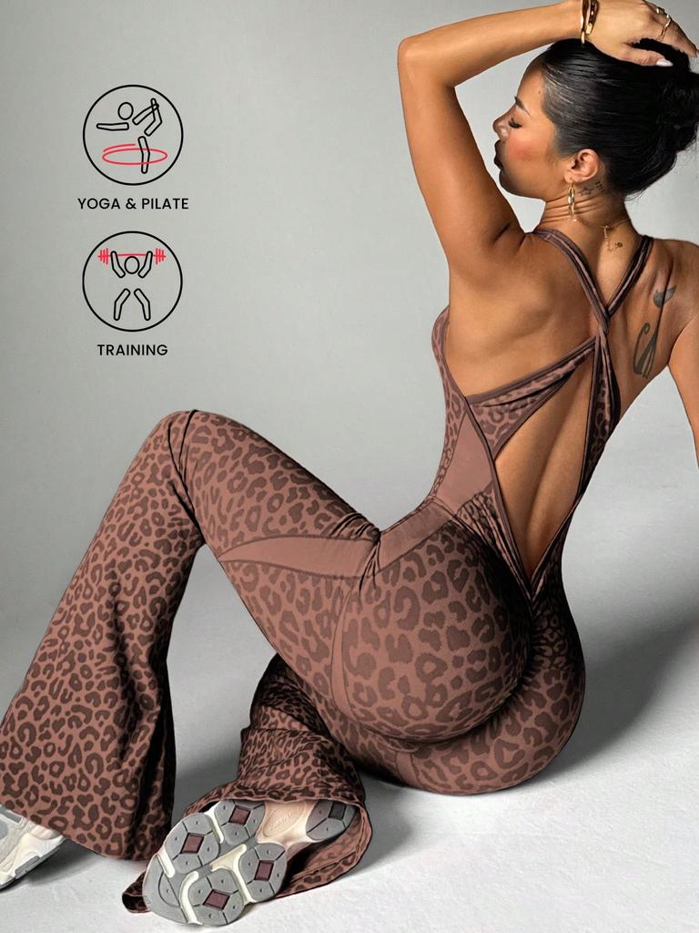 Women's leopard print jumpsuit flared pants, snug and comfortable, with printed shoulder straps and slanted back jumpsuit flared pants.