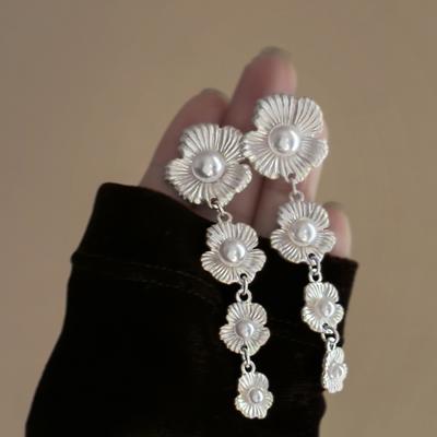 Pearl Flower Tassel Earrings Individual Cold Wind Temperament Earrings High Sense Fashion Niche Earrings
