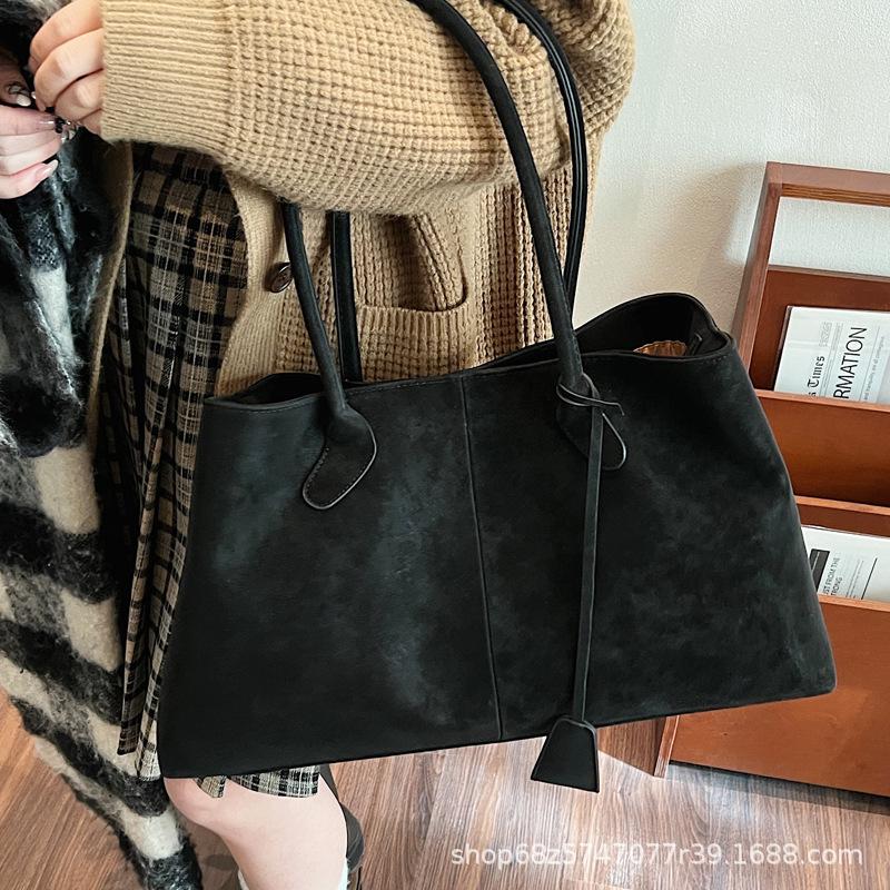 Retro matte bag women's large capacity 2025 new fashion fashion fashion simple shoulder bag commuter tote bag