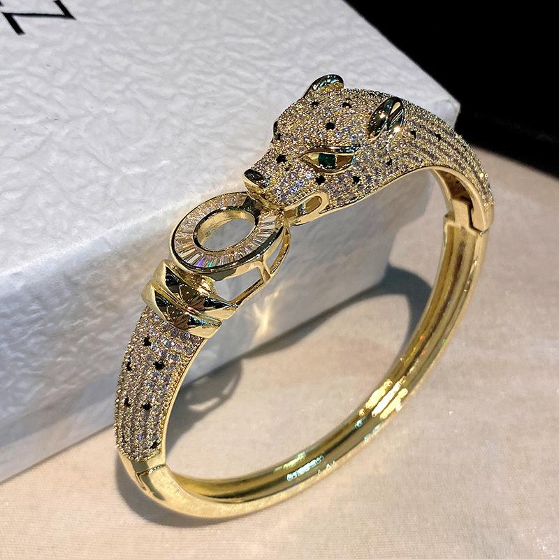 European and American new fashionable classic atmospheric bracelet, classic style of snake bracelet