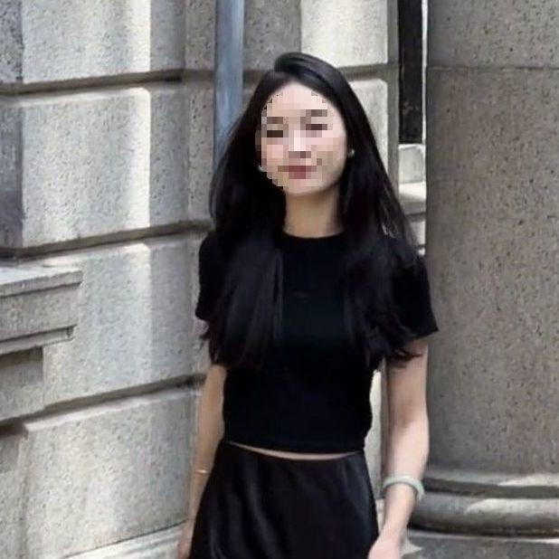 Элегантный комплект: юбка с кружевной аппликацией и атласная блузка S (40-48 kg)