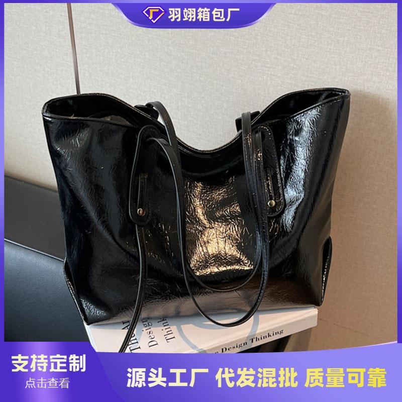 Popular bags women's large-capacity new autumn and winter versatile retro shoulder bags commuter tote bags