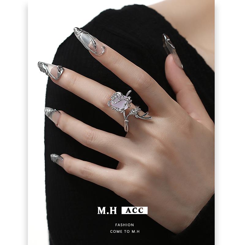 

Light Luxury Rose-Shaped Resin Ring: Sweet & Cool Design for Index Finger