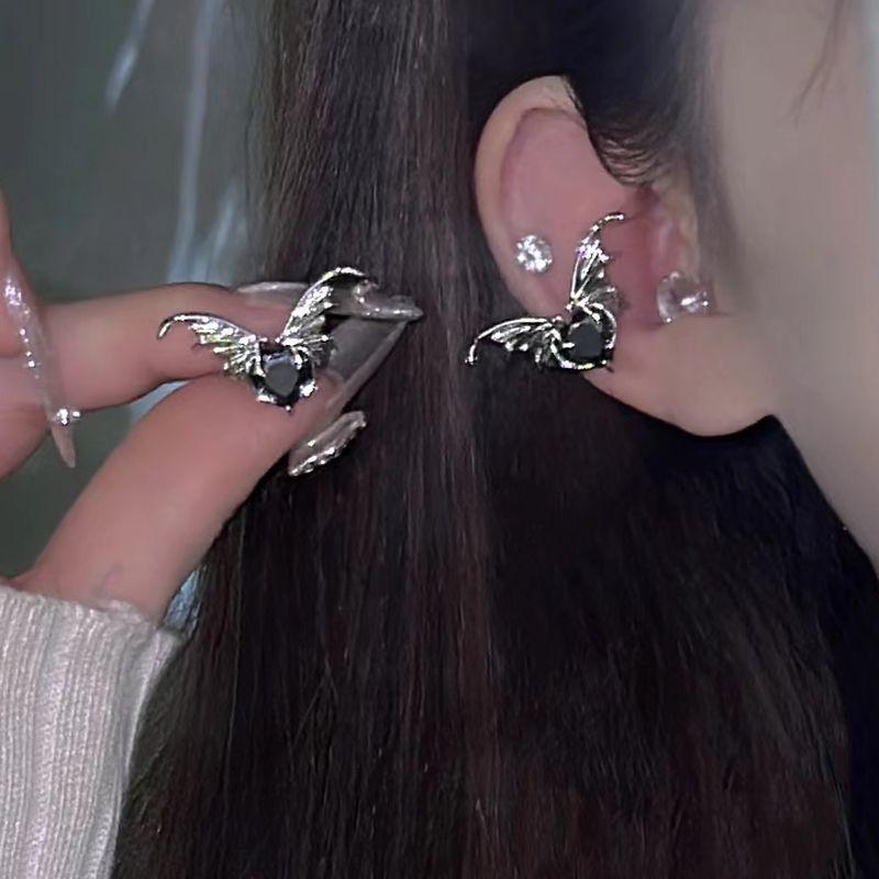 Fashion Pearl Twist Chain Tassel Clip Earrings for Women Unisex Minimalist Fake Piercing Earbone Ear Cuff Jewelry Gifts