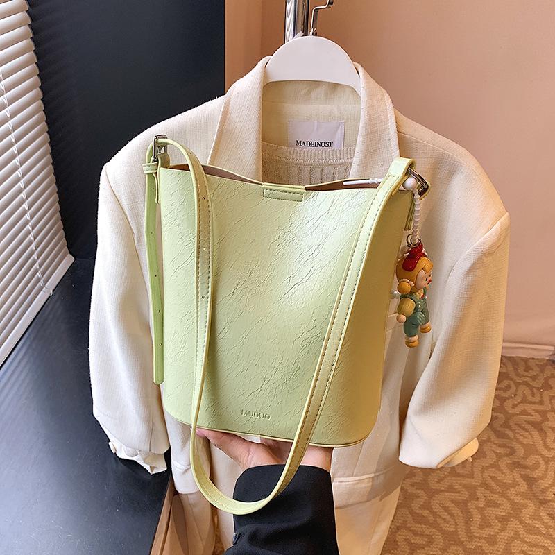 Premium Sense Bucket Bag Women's Large-capacity Niche Design Versatile Foreign Style Shoulder Bag Commuting Messenger Bag Women