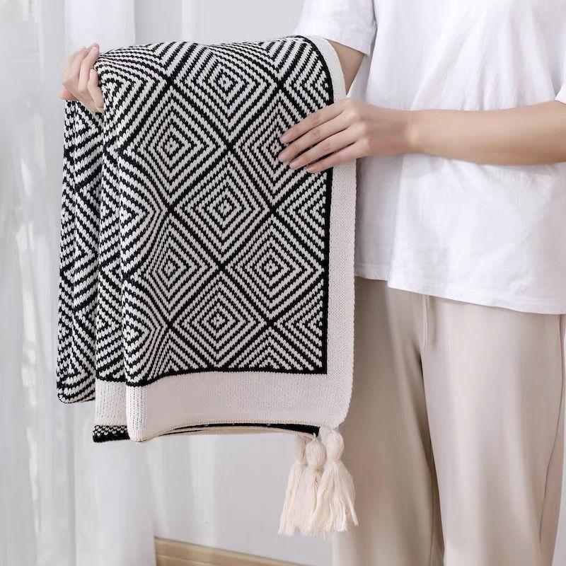 Black & White Geometric Knitted Throw - Luxury Soft Furnishing Sofa Scarf, Single Nap Blanket & Retro Shawl
