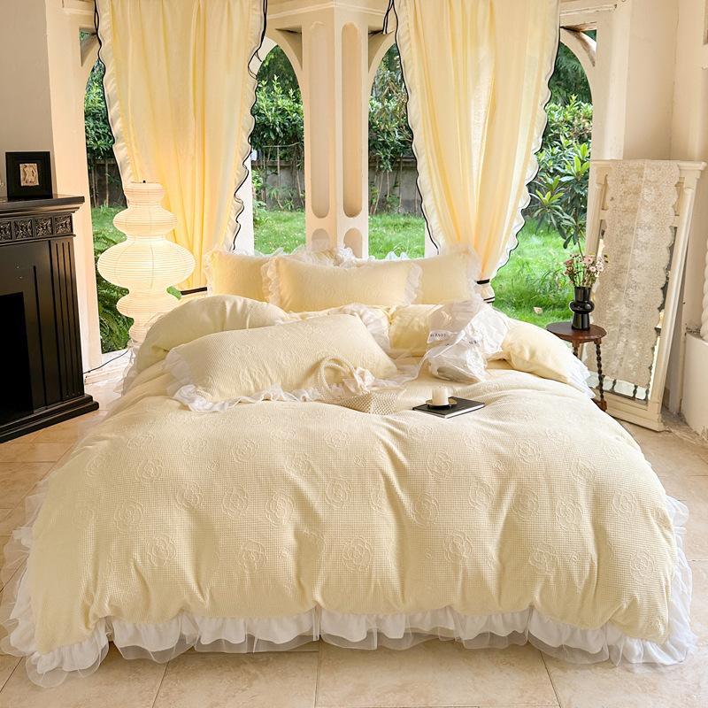 French Winter Warmth, Milk Velvet Four-piece Set, Anti-static Princess Style Lace, Carved Velvet Quilt Cover, Bedding