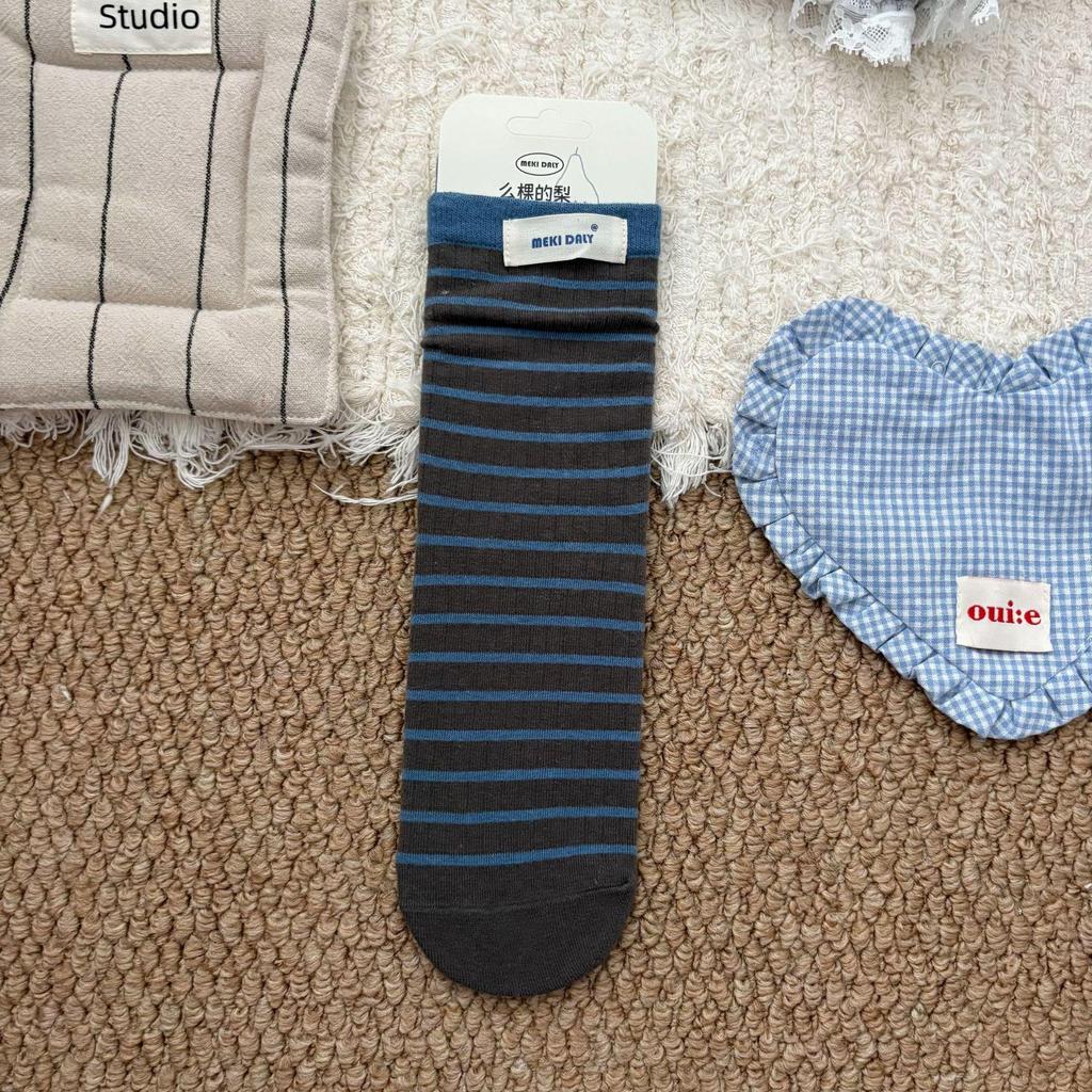 Ladies Spring and Autumn Vintage Bow Striped Mid Barrel Pile Cotton Socks