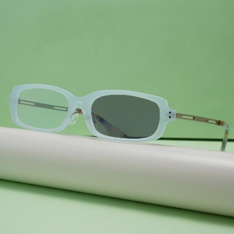 New Vintage-Style Small-Frame Photochromic Presbyopia Glasses for Women Ultra-Lightweight Anti-Blue Light Reading Eyeglasses