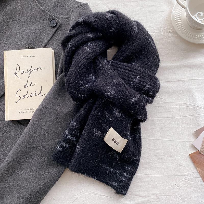 

White letter knitted scarf women s winter wool versatile student warm thickened high-end scarf tide чёрный