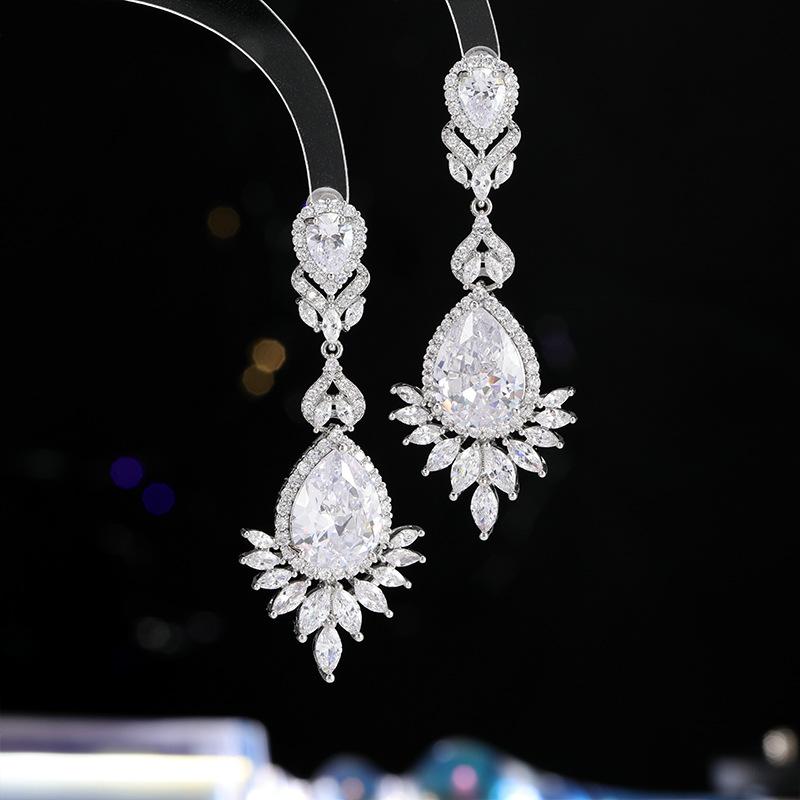 Women's Light Luxury Design Elegant Inlaid Zircon Long Water Droplet Earrings Fashionable And Versatile Niche Design Earrings