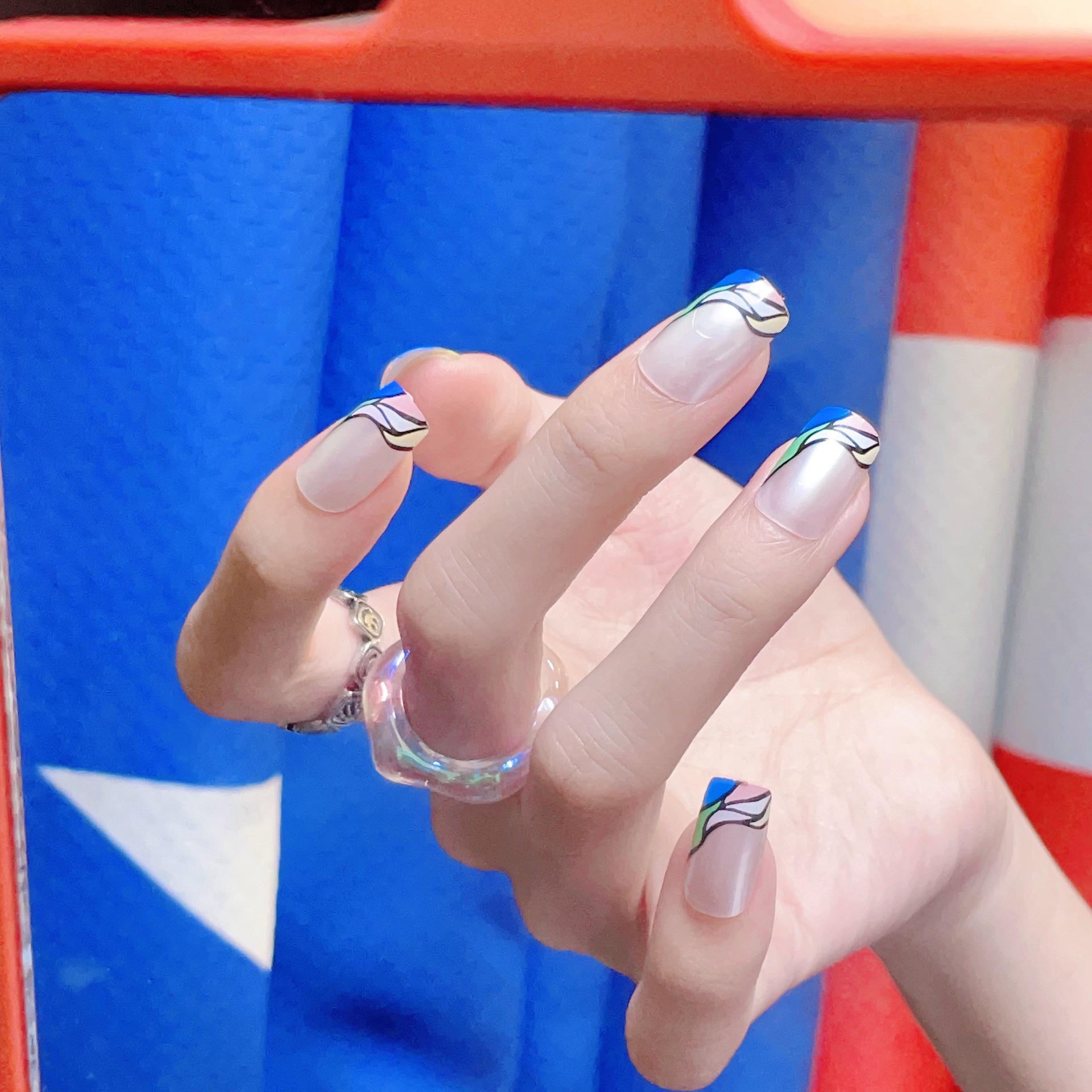 

Trendy French Minimalist Color-Block Graffiti Press-On Nails: Chic and Stylish Nail Art