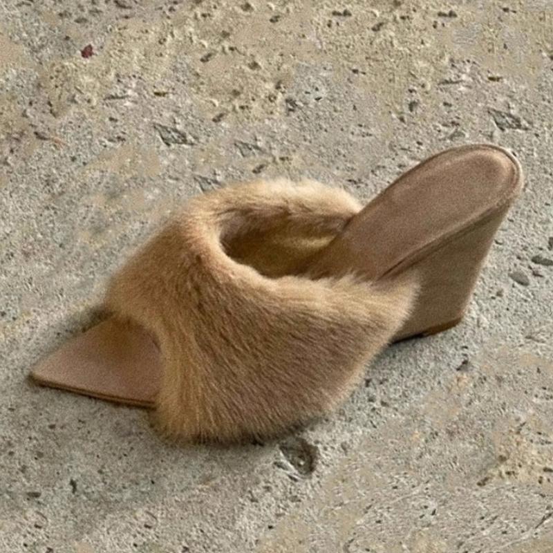 Fashion Elegant Fluffy Pointed Toe Design Brand High Heel Slippers Women Sexy Open Toe Wedges Slide Sandals Fashion Party Dress Shoes