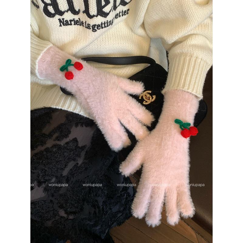 

Cute five-finger cherry plush gloves for women s autumn and winter travel cycling warm and cold-proof versatile gloves one size fits all
