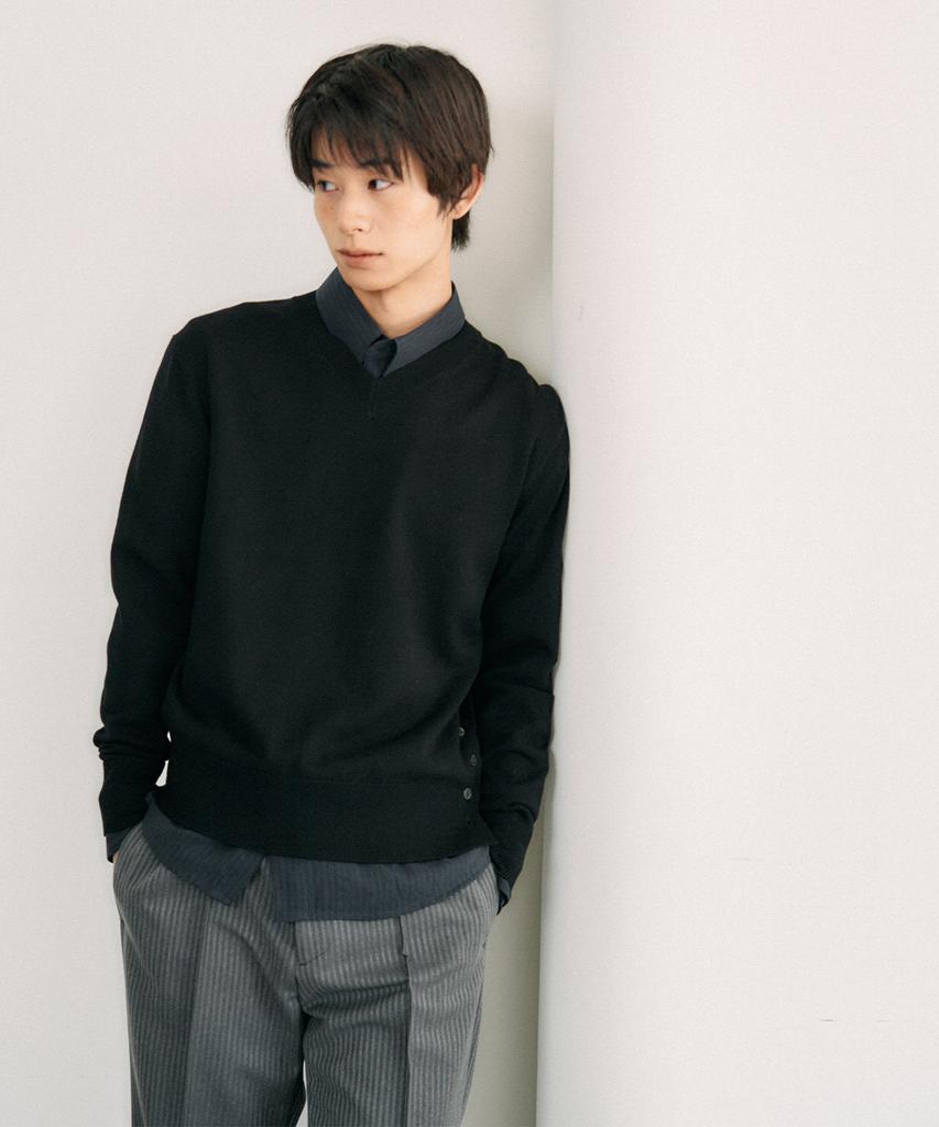 Leondi Min Side Button V-Neck Knit - Black