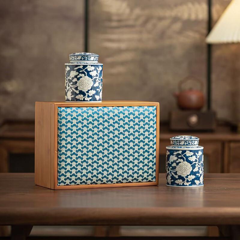 Xianchameishou Yuehong Black Tea - Double Ceramic Jar Set