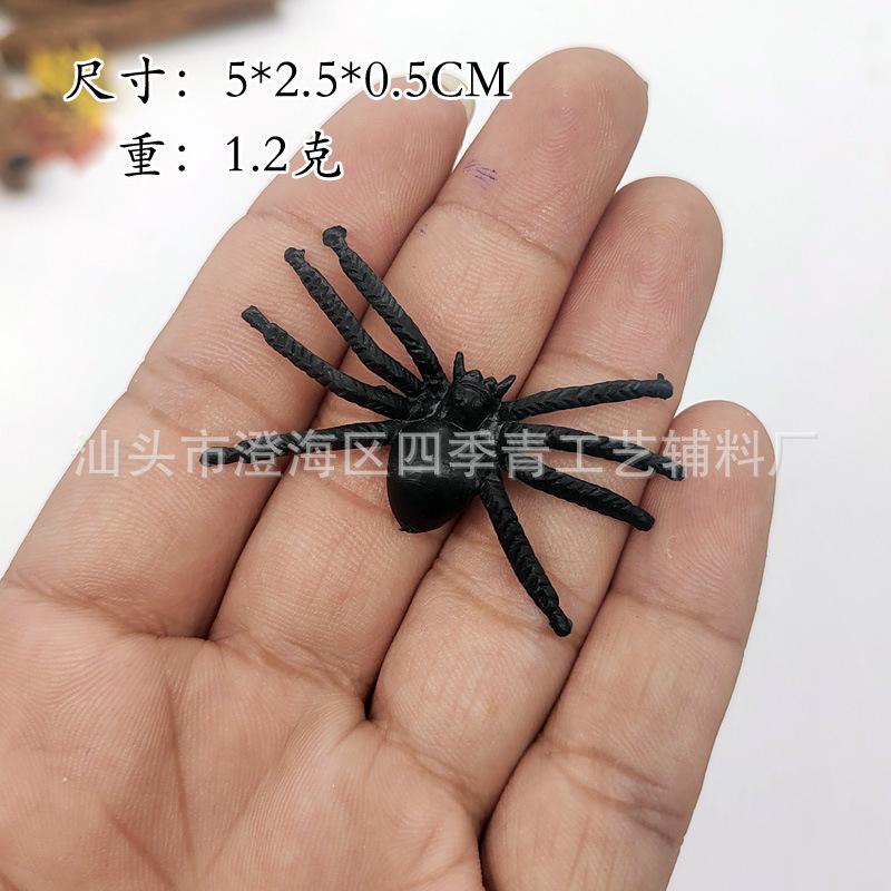 Fake Spiders Can Be Mixed with Halloween Layout Props Mini Little Spiders Trick Simulation Spoof