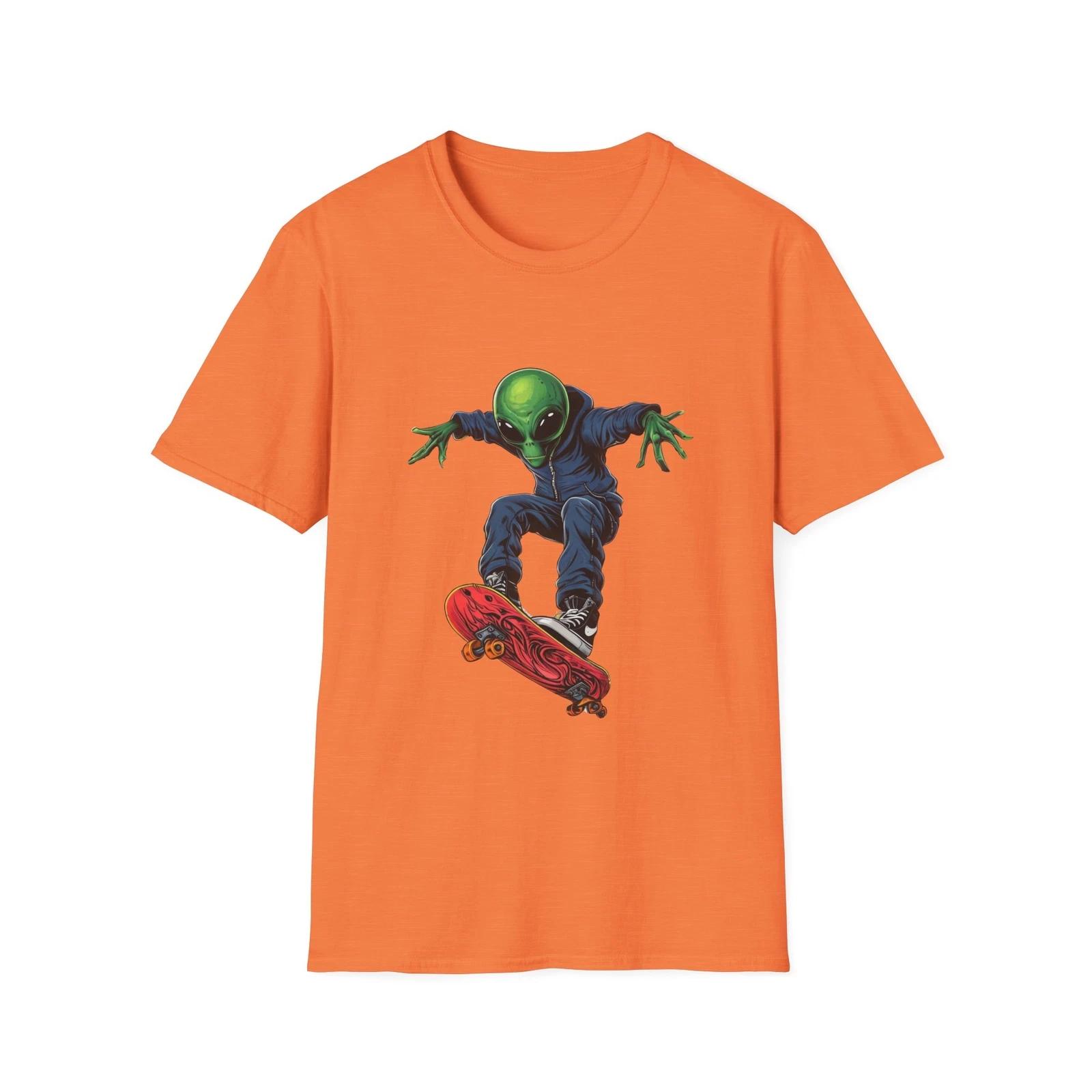 Alien Skateboarding Unisex Softstyle T-Shirt Funky Graphic Tee Skateboard Lovers S