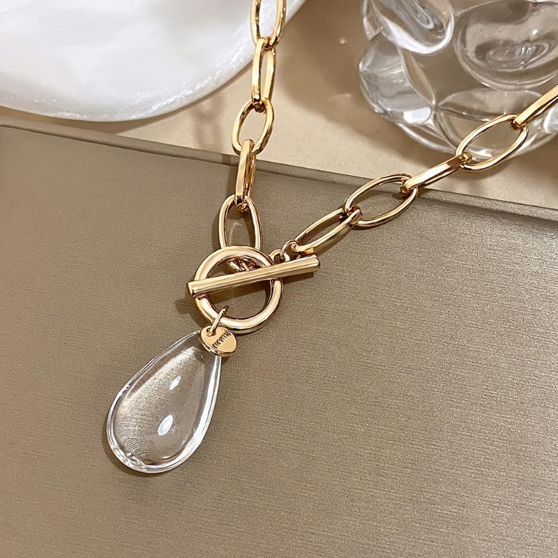 Elegant Retro Button Pendant Transparent Teardrop Shaped Pendant Necklace Suitable for Women's Daily Life and Parties