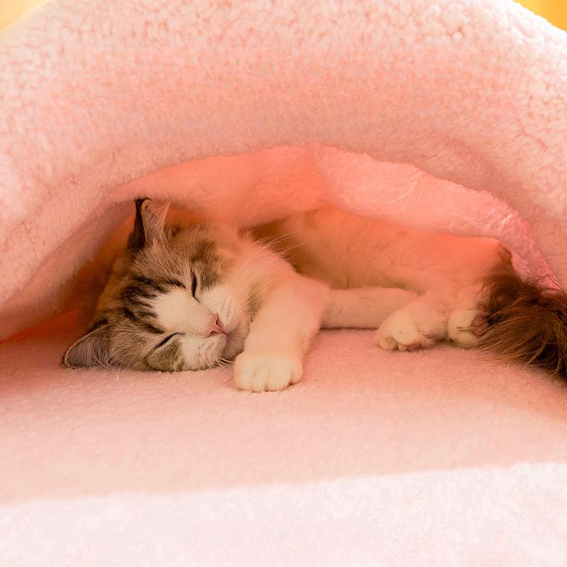 Pantuflas rosas con estampado completo de animales juguetones Nido para gato Cálido y grueso Mascota Gato Mascota electrónica Nido para gato en otoño e invierno
