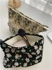 Cosmetische Tas Pouch voor Vrouwen Borduurwerk Margriet Bloemen Koreaans Reis toilettas Tas Schoonheid Make-up Pouch Organizer Etui