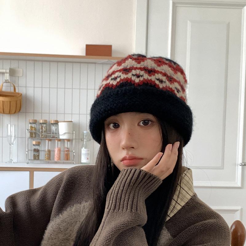 Fair Island contrasting color knitted wool hat women's season versatile big head circumference showing face small ear protection warm pullover hat