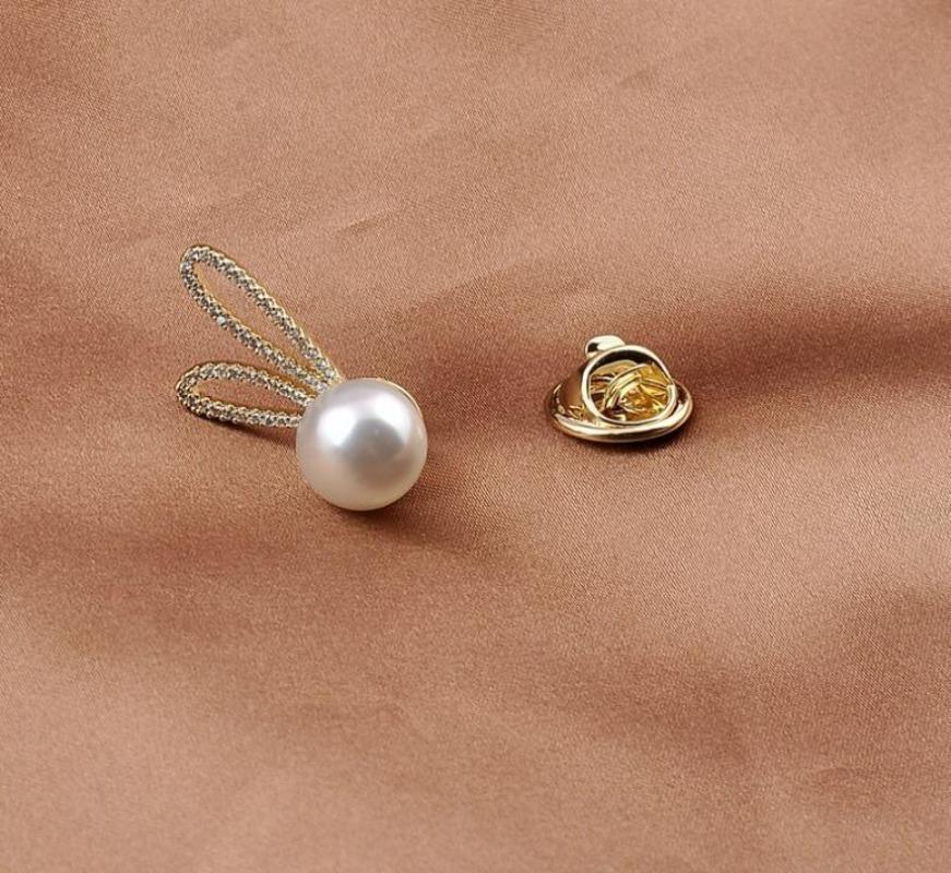 Cute Gold Color Zircon Rabbit Shape Brooch for Women Girls Cardigan Collar Pins Accessories Brooch Pin Jewelry