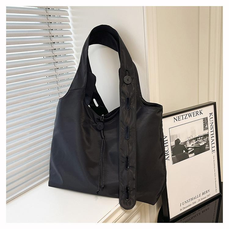 

Женская сумка-тоут для ежедневных поездок, новая корейская версия 2025, повседневная нейлоновая сумка, большая вместительная сумка через плечо для женщин чёрный
