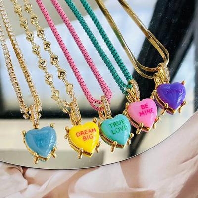 Ciondolo a Cuore Colorato Parole Trendy Inglesi Resina Cuore d'Amore Charme Zircone Catene Girocollo Collana per Donne Gioielli Moda Y2K