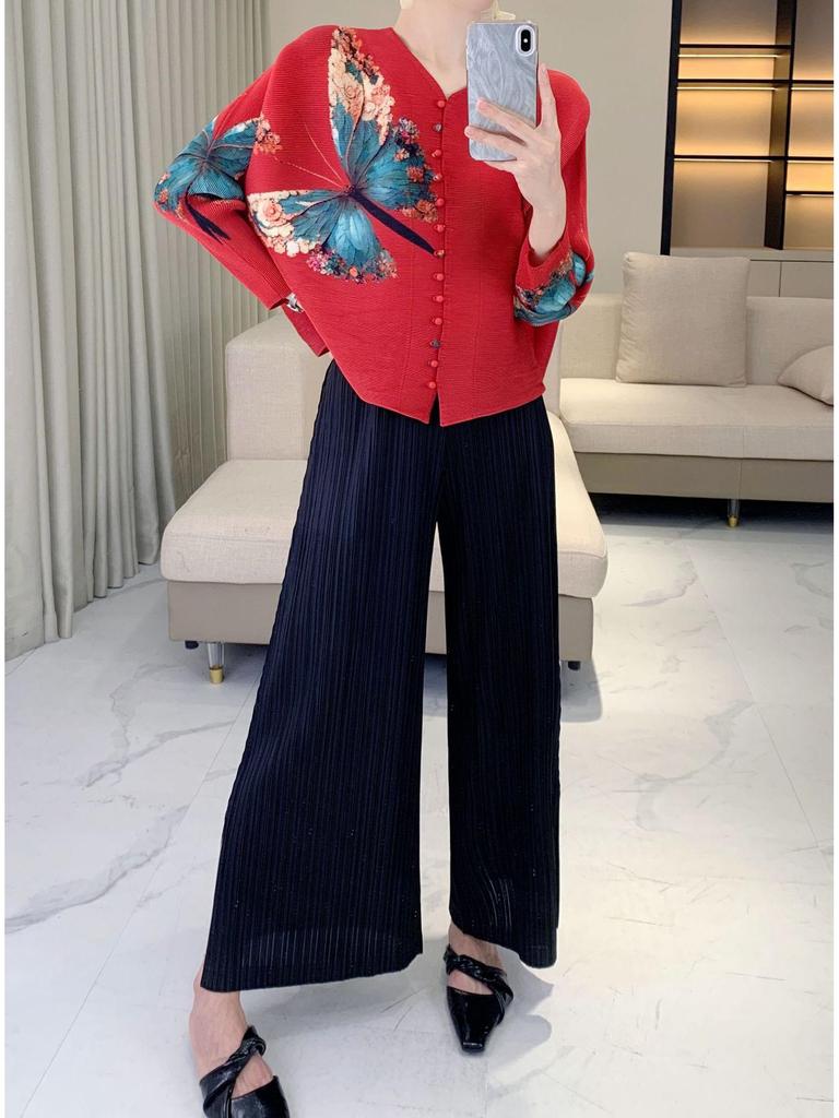 2025 Spring Butterfly Print Ruched Nine-Sleeve Cardigan: Chinese Style Buttoned Top for Moms