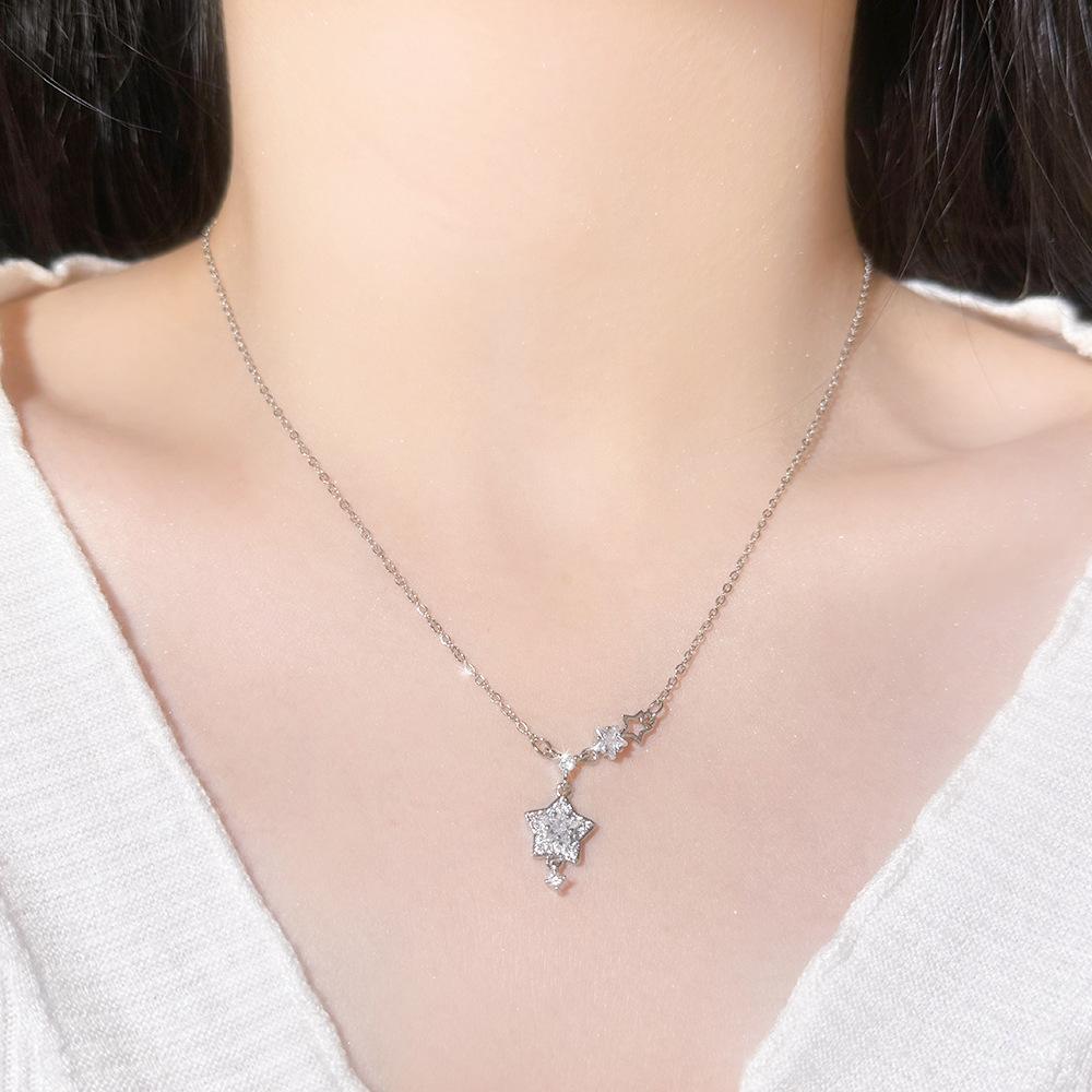 Flash Diamond Star Pendant Necklace Women's Light Luxury Titanium Steel Necklace Collarbone Chain Jewelry