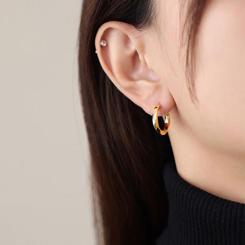 Women's Luxury Textured Metal Hoop Earrings - Versatile Niche Design