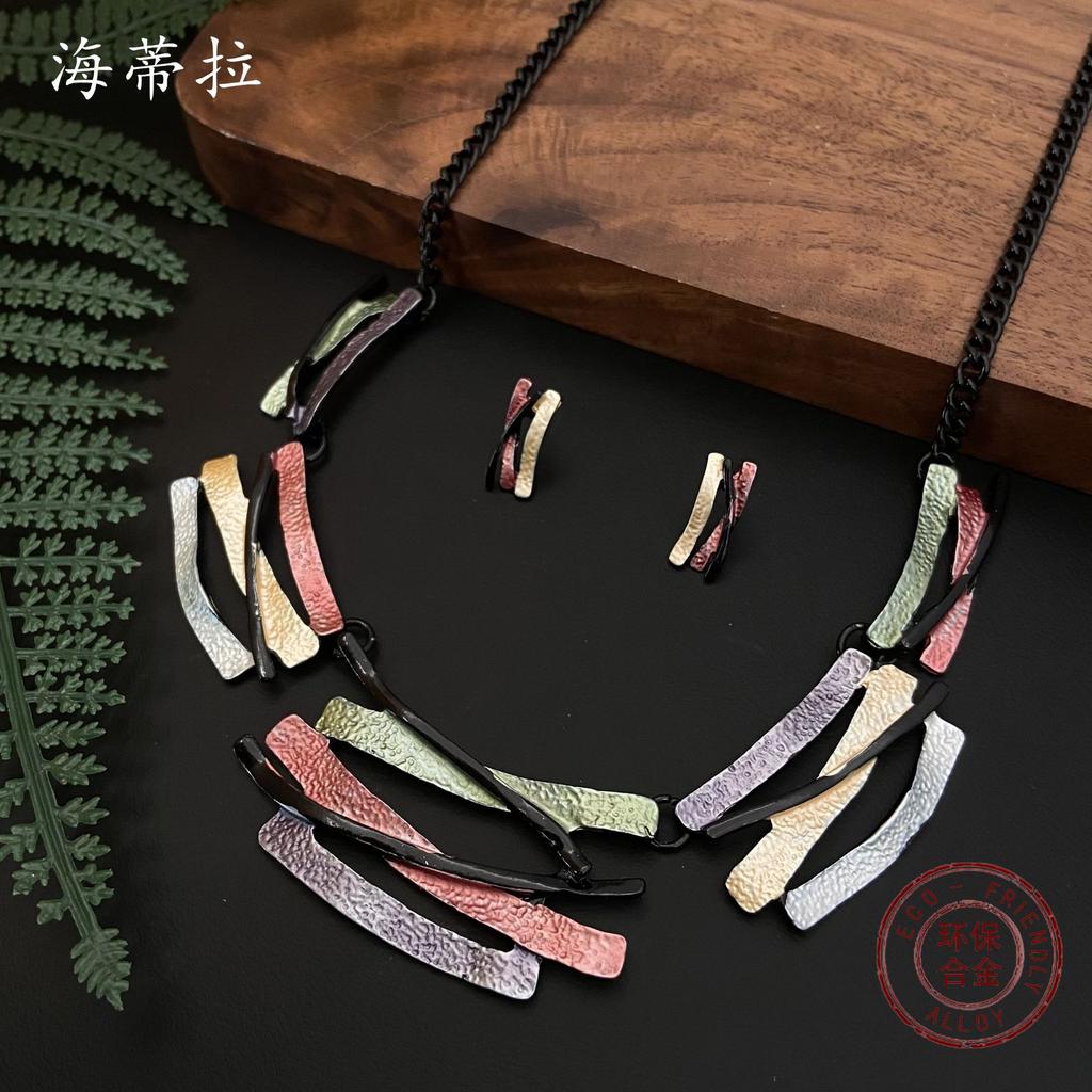 New Color Geometric Line Alloy Necklace Earrings Set, Fashionable and High-end Women's Jewelry Gift