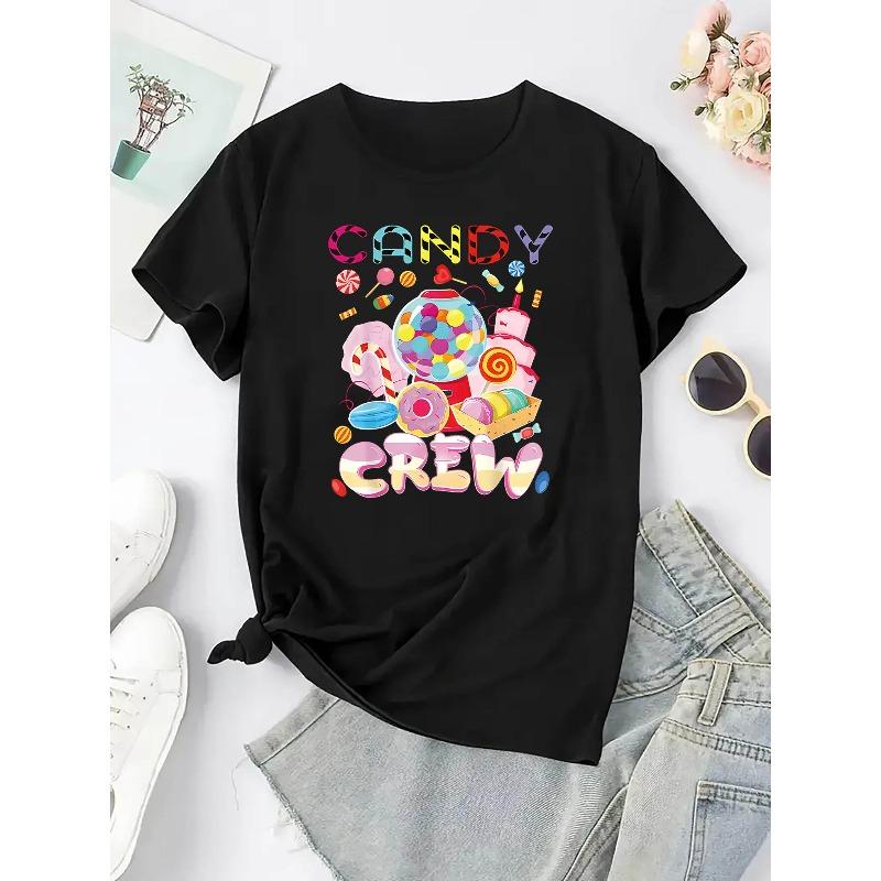 Camiseta Feminina de Manga Curta Tamanho Europeu com Estampa Colorida de Doces e Balas - Letras em Inglês e Padrões de Cana - Casual com Gola Redonda