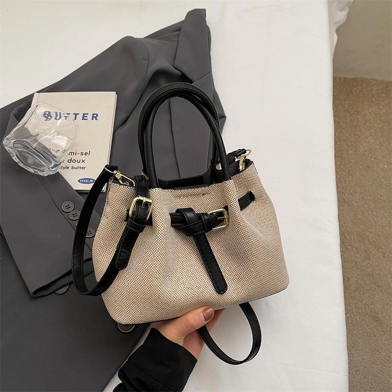 Leisure Single-shoulder Bag with High-end Texture, Retro Hand-held Feel, Fashionable Cloud-shaped Bag