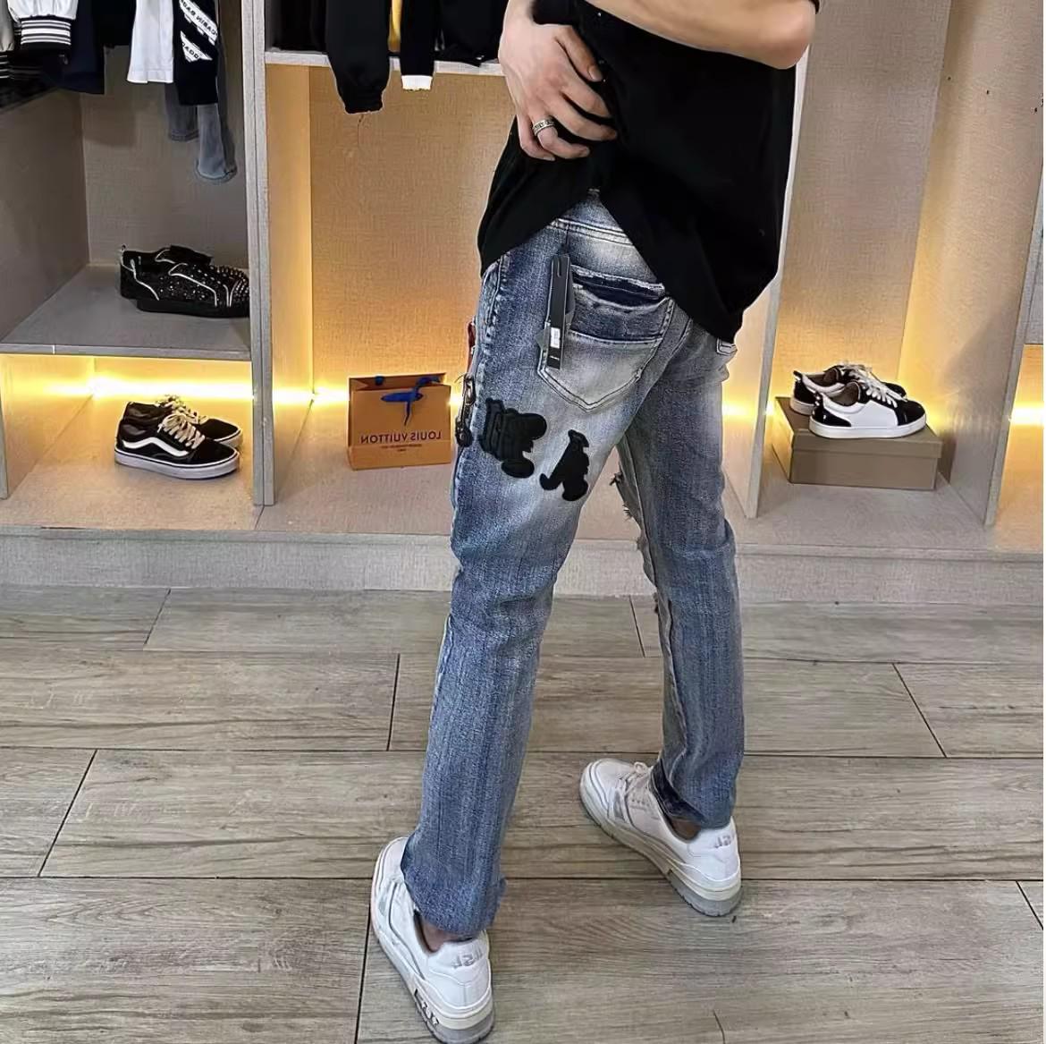 

Мужские модные корейские узкие джинсы с нашивками и вышивкой M [recommended 45-55 kg]