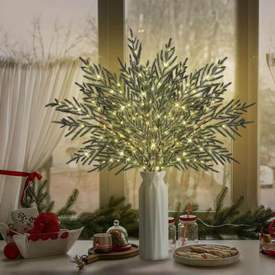 Beleuchtete Weihnachts-Norfolk-Kiefernzweige Batteriebetrieben Vorbeleuchtete Kiefernzweige Künstliche Kiefernnadelzweige für DIY Kränze Vasenfüller Innen