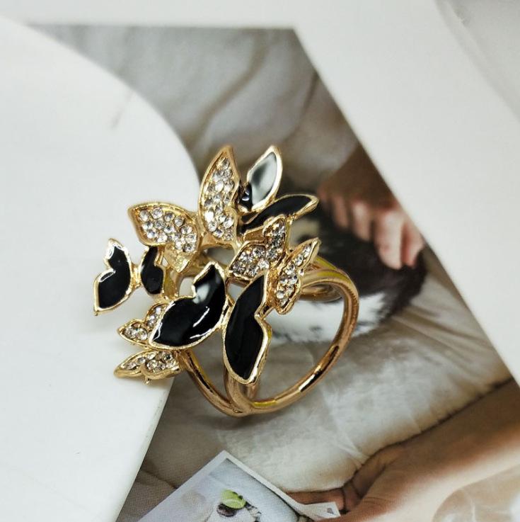 

Универсальное шелковое кольцо-шарф в корейском стиле с бриллиантовой бабочкой чёрный