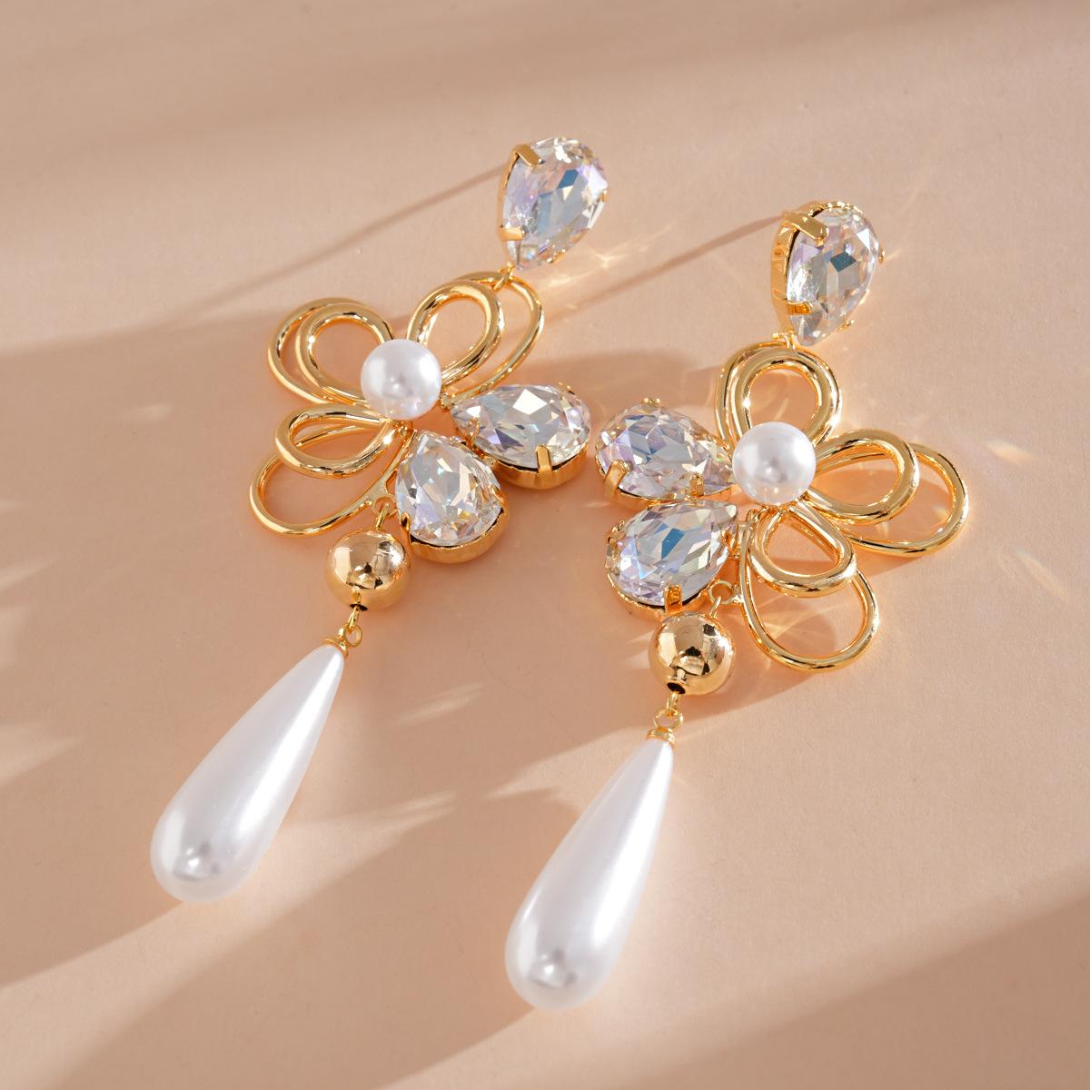 

DIGADAGU Alloy Imitation Pearl Rhinestone Flower Dangle Earrings New Simple Luxury Earrings Women s Party Zircon Accessories золотистий