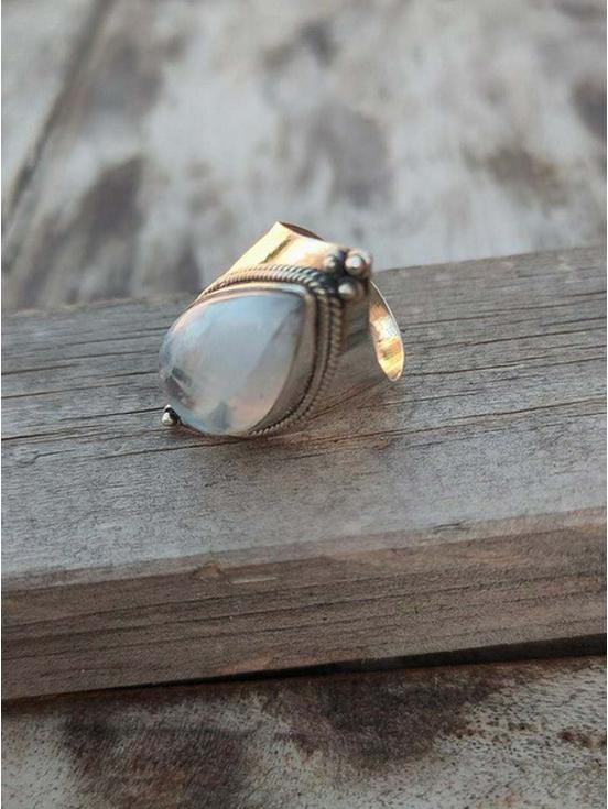 He Cheng Retro Moonstone Ring - European & American Fashion Punk Style Jewelry