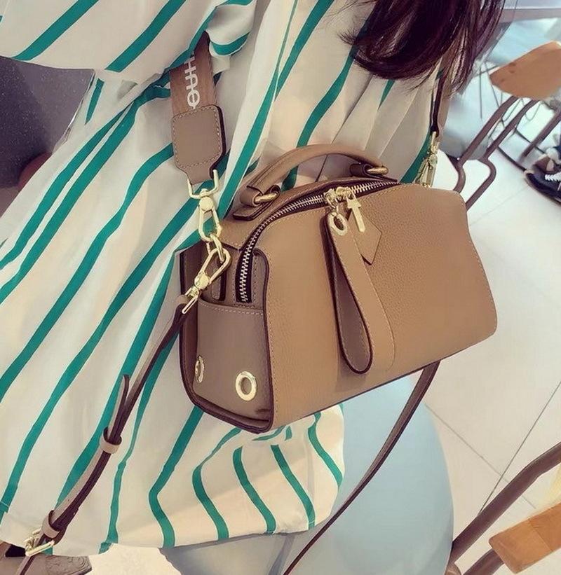 2026 New Leather Women's Bag Square Foreign Style Pillow Bag Versatile Fashion Temperament Portable Shoulder Bag Cross-border Wholesale