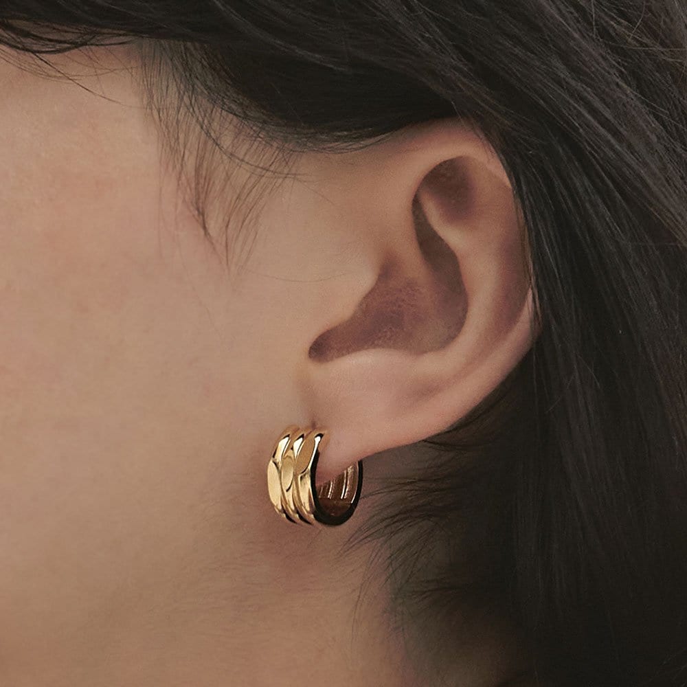 Triple Silver (Y) Cutout One-Touch Earrings Hl3E49300Y9Xxx