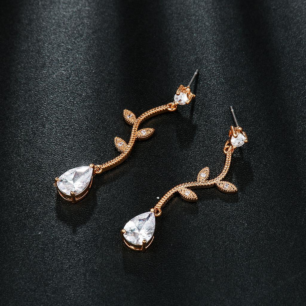 Simple Long Copper Inlaid Zircon Earrings Leaf Stud Earrings Personality Chic Earrings Temperament Elegant Women's Earrings Decoration