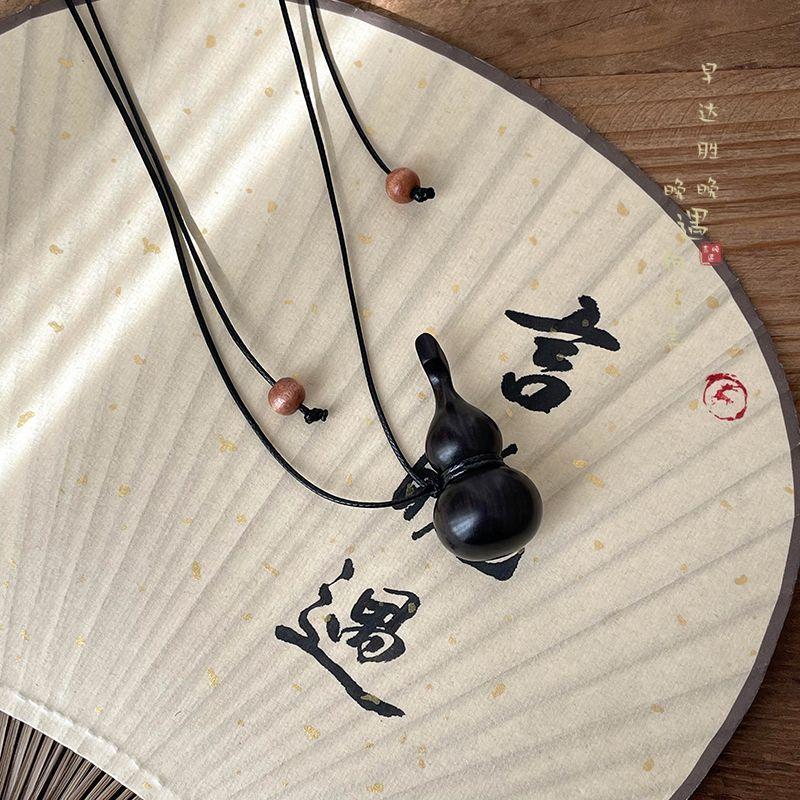 

Новое ожерелье-галстук с длинной подвеской в виде тыквы из зеленого сандала в китайском стиле, женское, в ретро этническом стиле, нишевый стиль, цепочка для свитера, украшение Ebony gourd-necklace