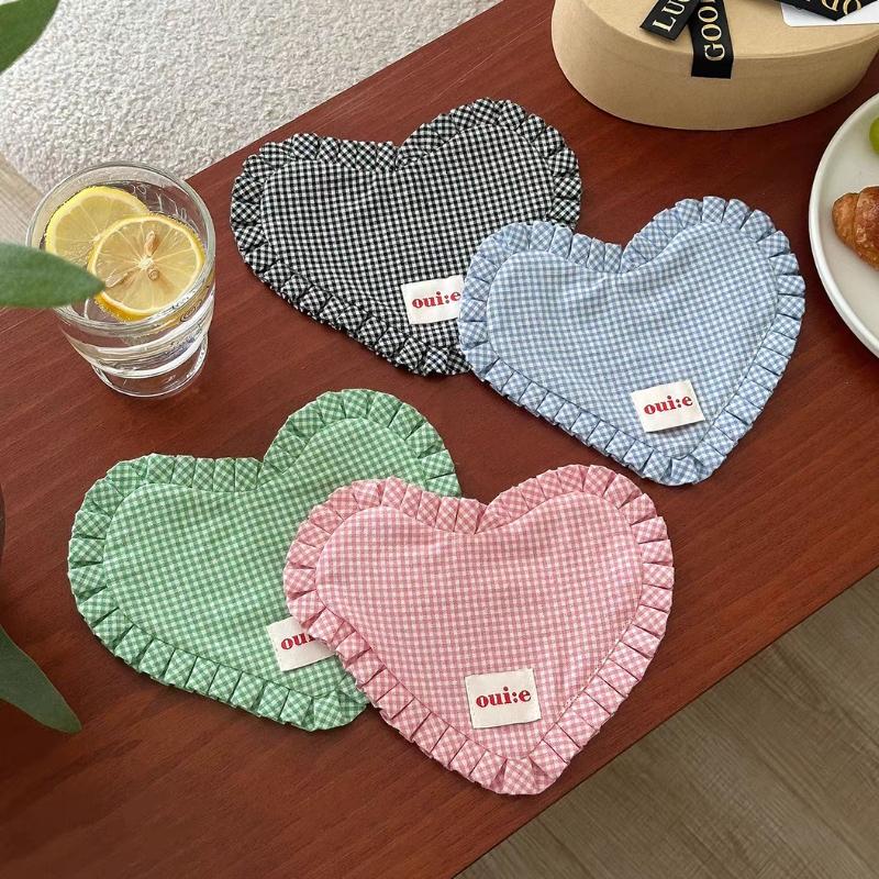 Korean INS Placemats Small Fresh Style Plaid Heart-shaped Coasters Cute Sweet Insulated Desktop Home Atmosphere Decoration
