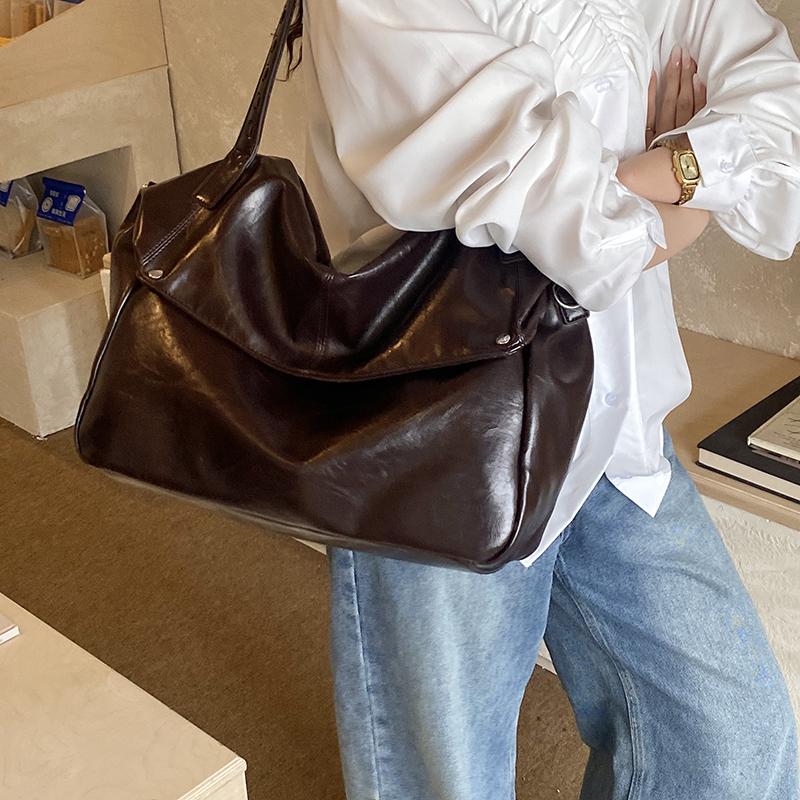 Glossy Faux Leather Hobo Bag Women Fashion Shoulder Bag With Adjustable Strap Soft Texture Handbag Everyday Use