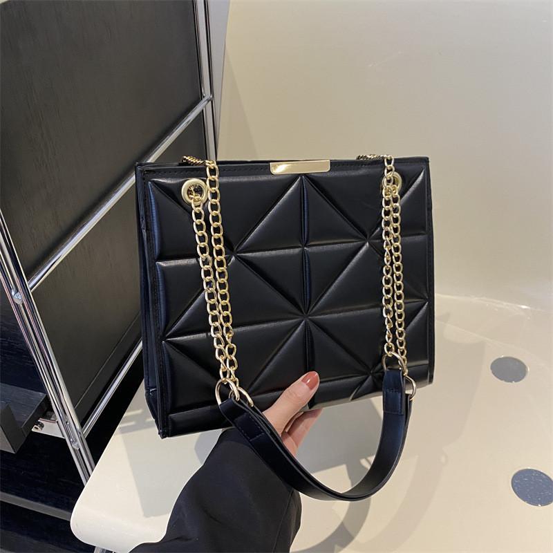 Trendy 2024 Women s Tote Bag With Urban Street Style Flair And Chic Pu Material чёрный